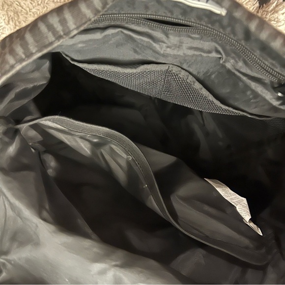 Roxy Black Grey Chevron Stripe Backpack - Picture 3 of 4